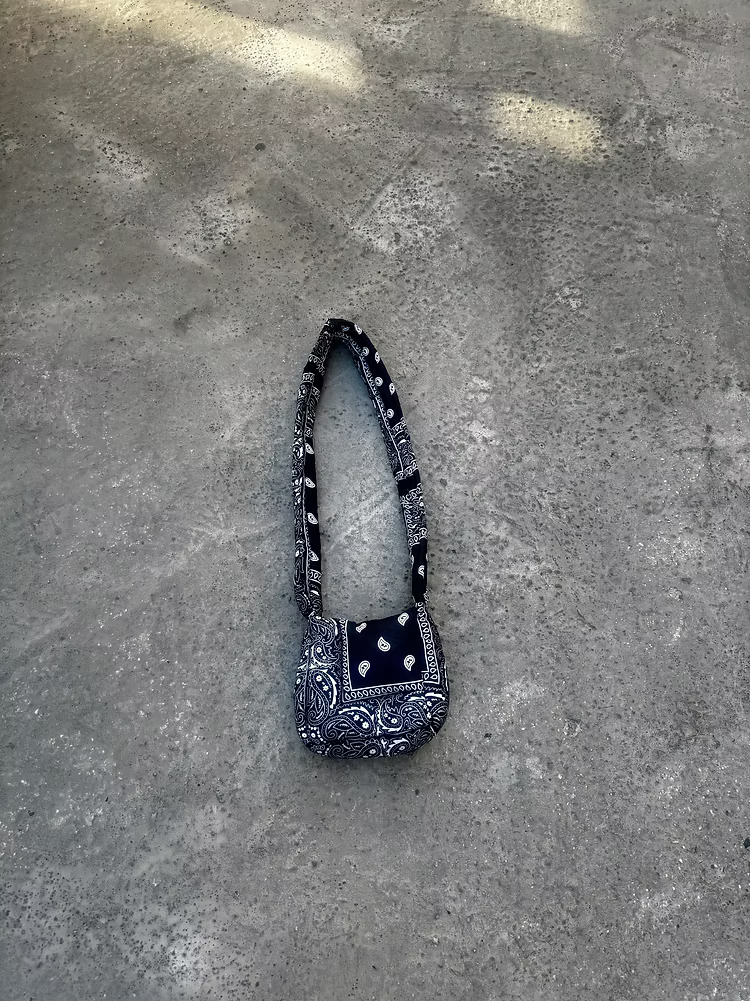 Night classic puffy it bag