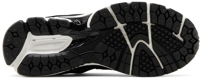 2002R 'Black Gunmetal'